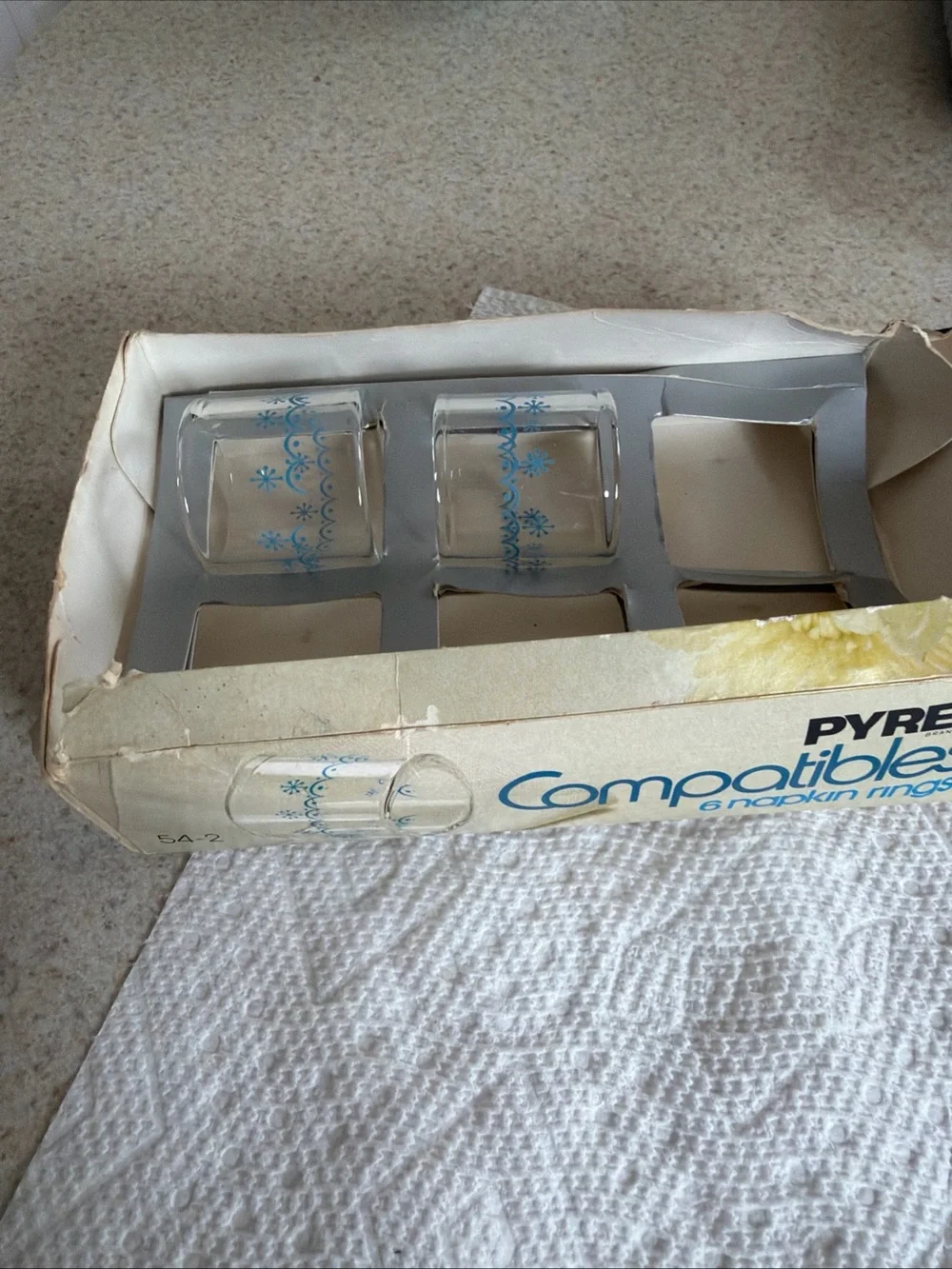 Pyrex set six